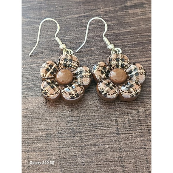 Brown Plaid Flower Drop Earrings Floral Dangle Silver Tone Fishhook Handcrafted - Picture 3 of 9